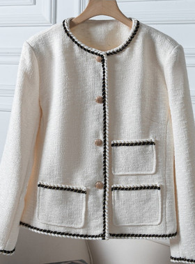 掺亮丝立体仿粗纺 圆领含垫肩直筒香风时尚外套女W04853