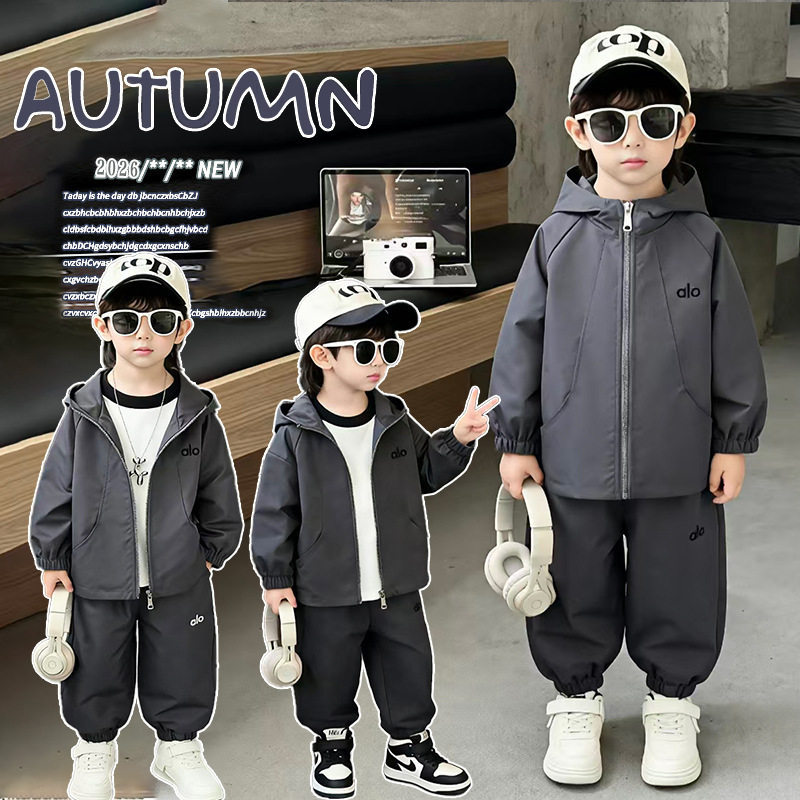 男童春装冲锋衣套装2026新款酷帅中小童连帽风衣外套运动两件套潮