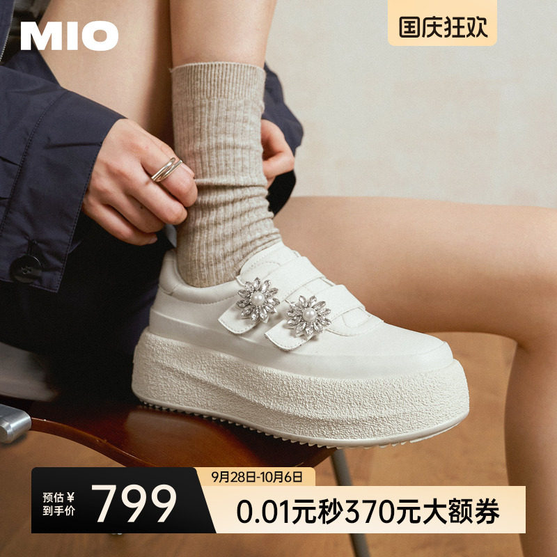MIO米奥休闲板鞋2026秋季新款厚底增高5cm花朵饰扣纯白通勤单鞋女图片