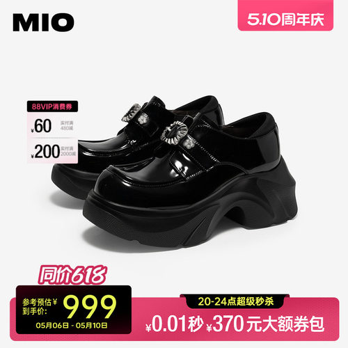 精致金属扣饰  设计感扣饰缀于足间