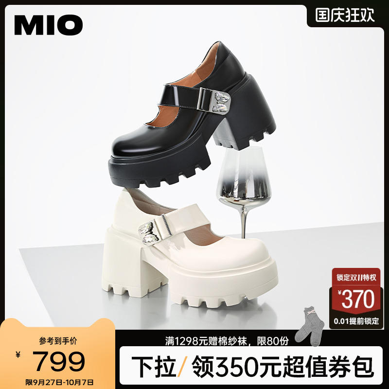 奶油光泽帮面  顺滑亮面合成革材质