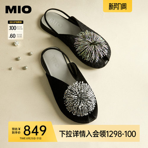 立体格纹圆头  采用露趾楦型设计