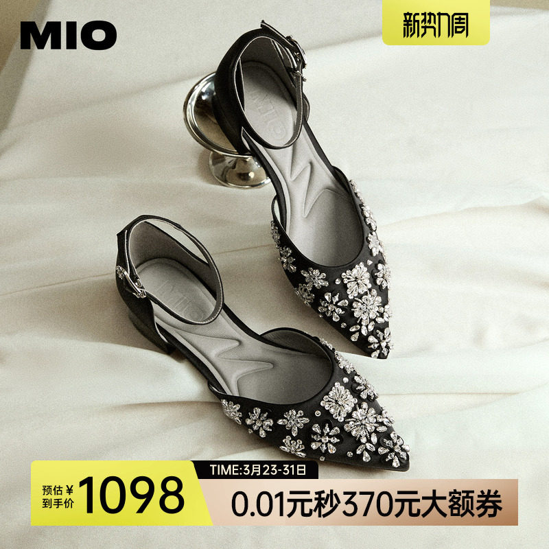 MIO米奥低跟包头凉鞋2026夏季新款尖头水钻花一字扣中空单鞋女