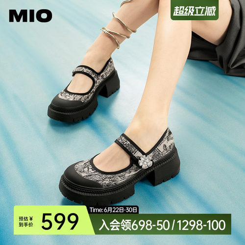 梅花钻饰 盈动点缀于旁侧