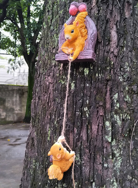亚马逊热卖母子松鼠窗台吊绳挂件阳台壁挂庭院墙角景观装饰摆件