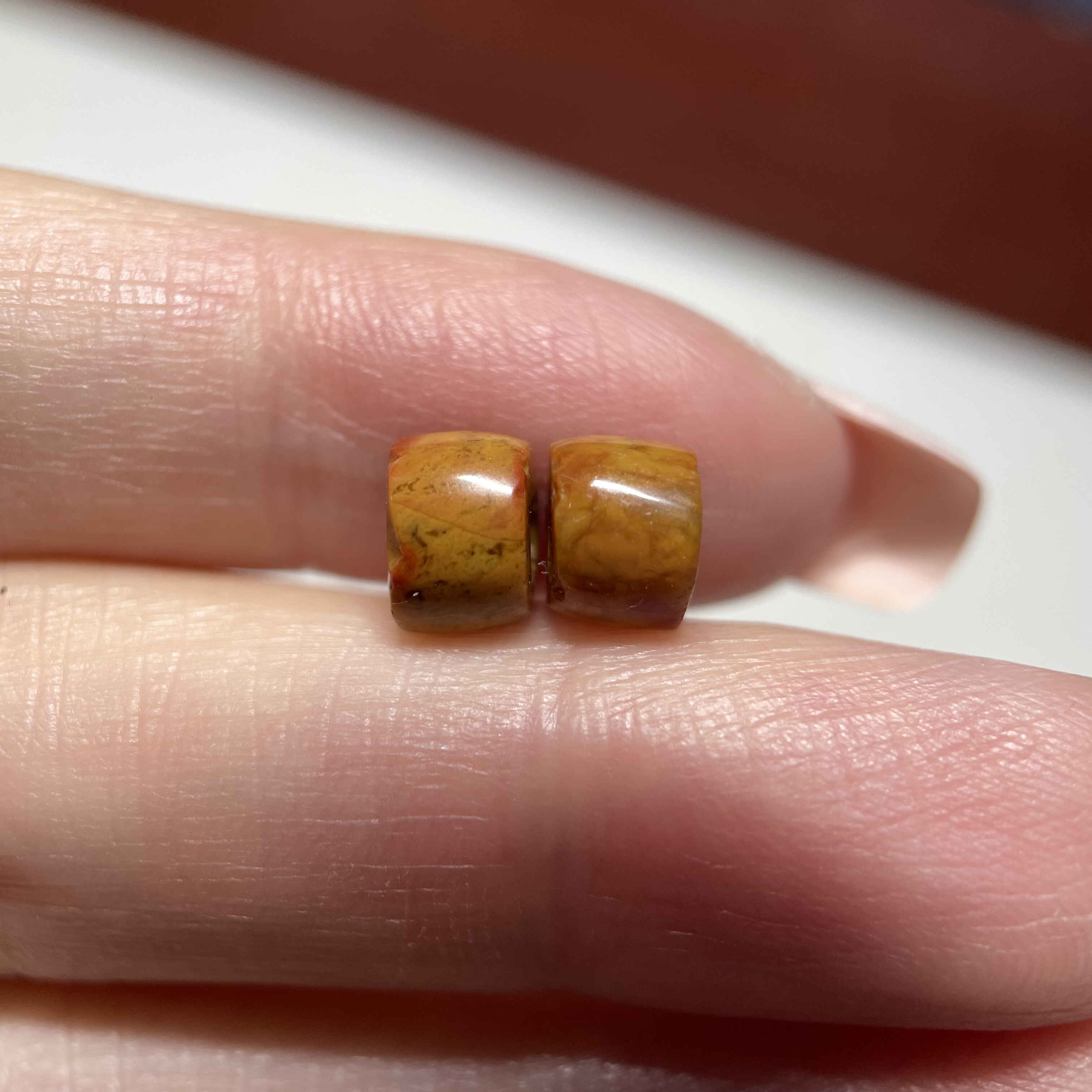 大年份战国红红缟玛瑙小剁珠一对6.6mm 迷你直切配珠配饰老珠2042