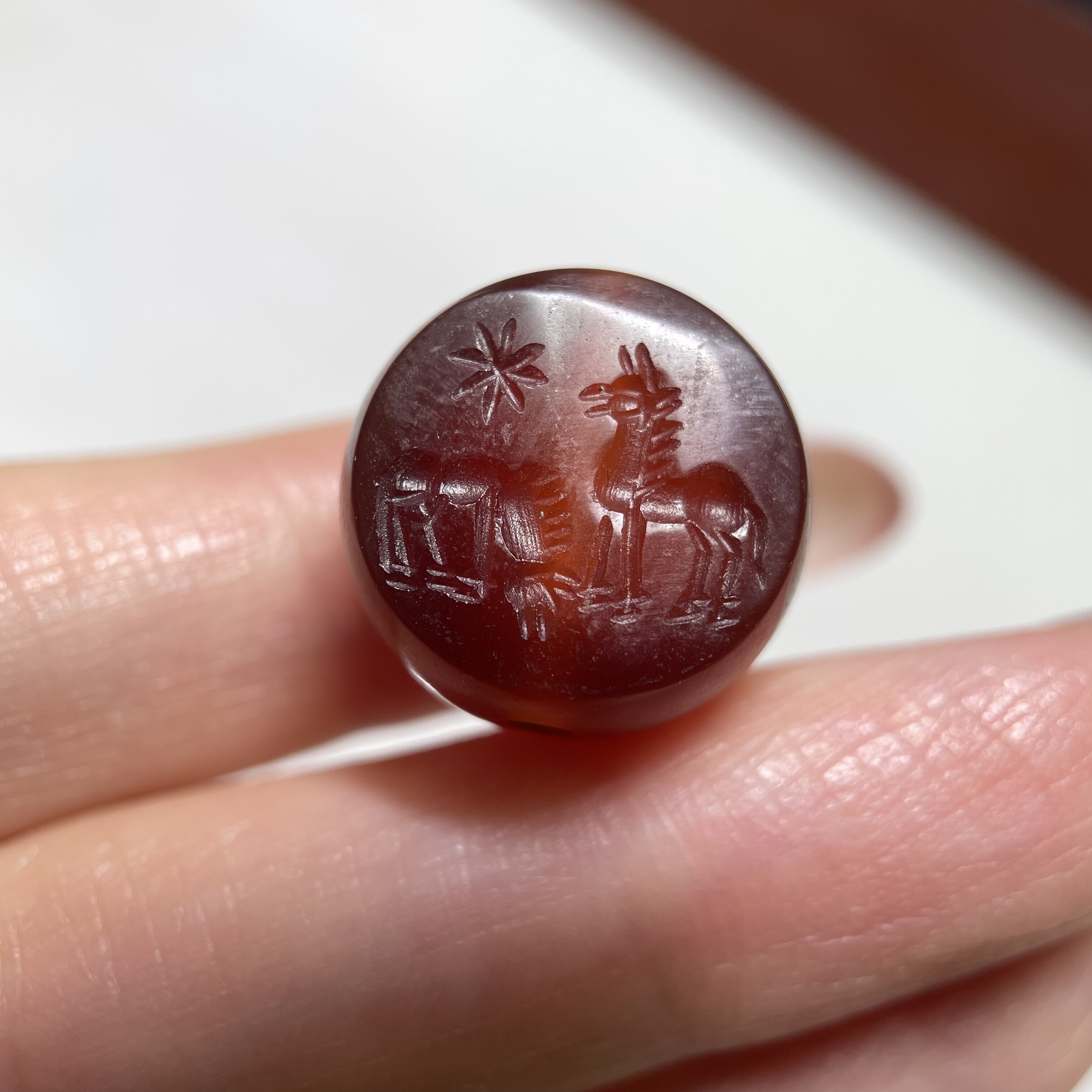 萨珊王朝玛瑙精美小印章16mm 手工錾刻大磨损念珠卡子老珠 1248