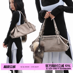 简着25AW 古铜色Balata软皮单肩腋下包可调节法棍包毛绒挂饰 原创