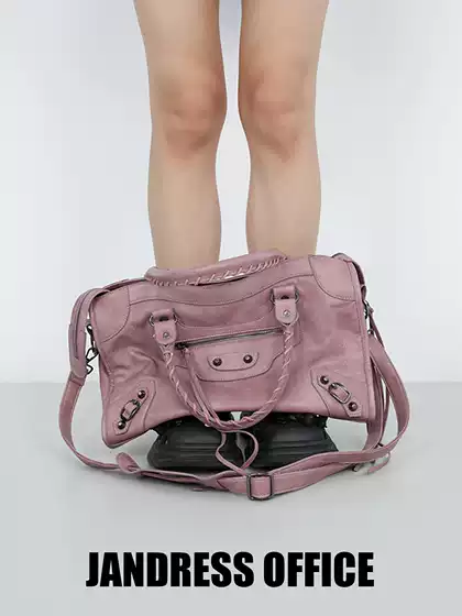 Jianzhuo / Limited Edition Dirty Pink · Paris Rivet Hot Girl Biker Bag Wasteland Retro Large Capacity Handbag Crossbody Bag