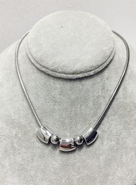 2025秋冬新款小众设计冷淡风金属素款圆珠子几何方块项链锁骨链颈