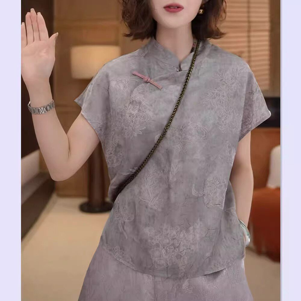 提花缎面斜襟盘扣飞飞袖立领小衫上衣女大码