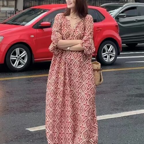 高级感红色印花旅行连衣裙女2026夏款气质大码宽松显瘦度假款长裙