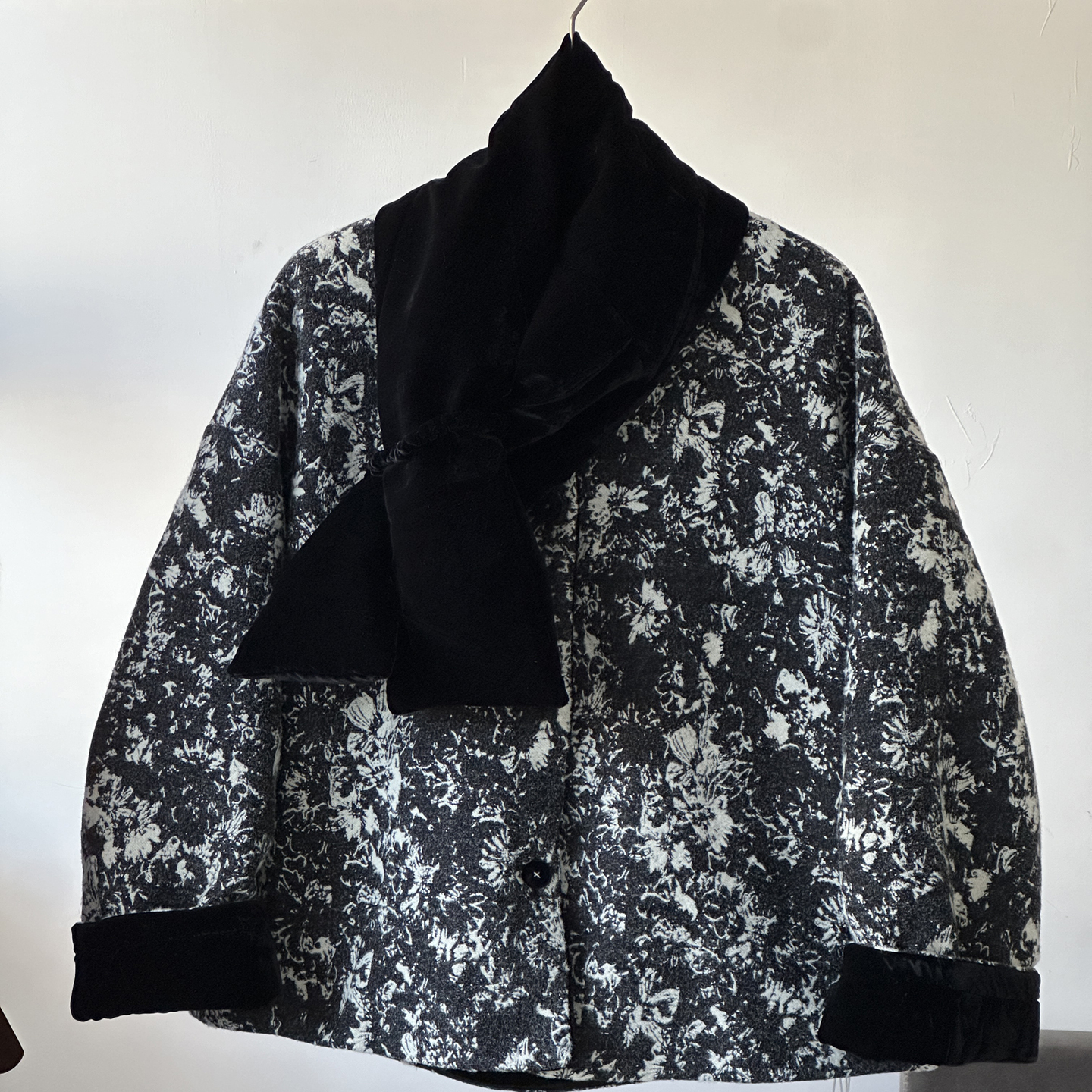 复古黑白花丝绒围巾领羽绒服女欧货洋气高端时尚有特色保暖外套潮