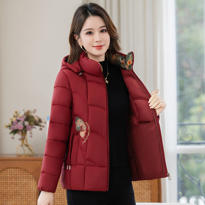 中年妈妈时尚棉衣女2025新款秋冬百搭显瘦保暖可卸帽减龄棉衣外套