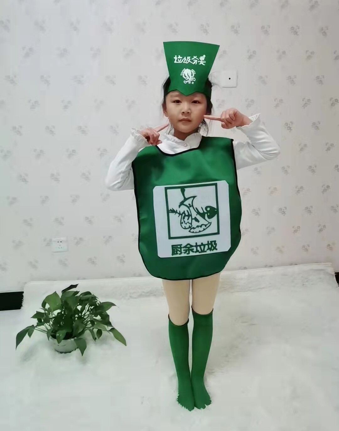 儿童垃圾分类演出服装可回收垃圾桶幼儿园宣传手工表演舞蹈衣服