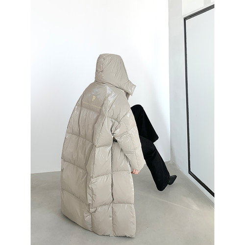 PAPERLLL轻薄连帽黑色羽绒服女款2025年冬季新款亮面长款保暖外套