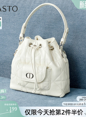 百思图2026春季新款时尚mini水桶包简约通勤单肩斜挎包女TY071AX6