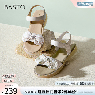 蝴蝶结一字带女魔术贴休闲平底凉鞋 WJZ31BL3 商场新款 百思图夏季