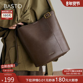 简约时尚 百思图冬季 新款 通勤大容量水桶包单肩斜挎包女X3584DX4