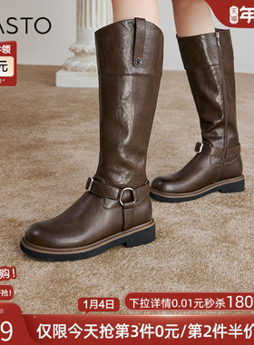 百思图冬季新款潮酷扣带显瘦骑士靴高筒女棕色长筒靴W2088DG4