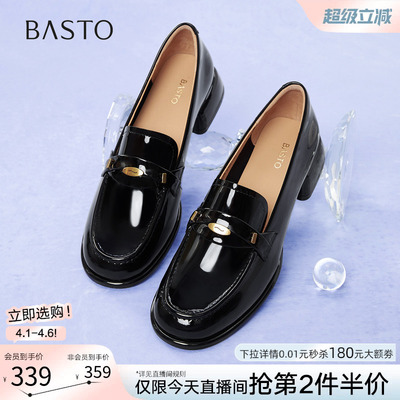 百思图春款牛皮亮面粗跟乐福鞋