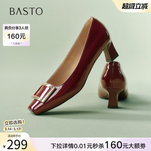 百思图2026春新款气质通勤方扣红色婚鞋粗跟女高跟鞋单鞋K5803AQ6