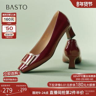 百思图2026春新款气质通勤方扣红色婚鞋粗跟女高跟鞋单鞋K5803AQ6