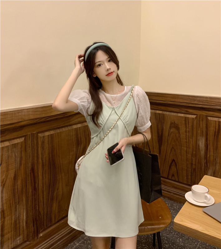 Real price Korean version loose and thin Chiffon Top + suspender dress