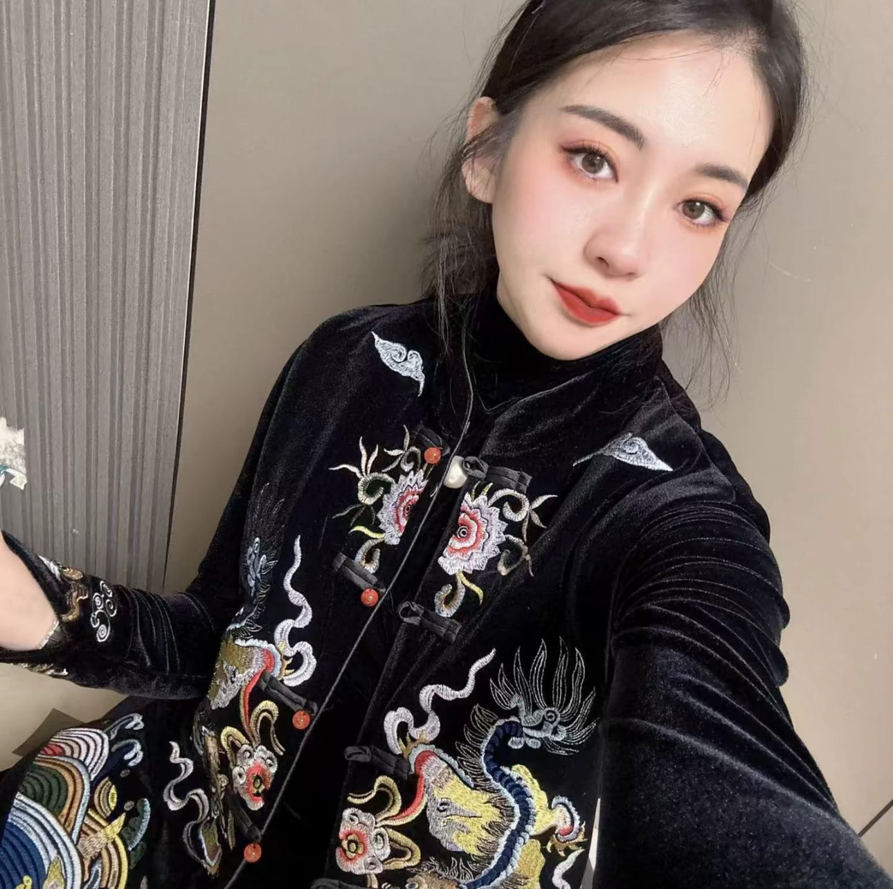 新中式国风盘扣真丝绒刺绣薄棉马甲女2025春秋复古马夹坎肩上衣潮
