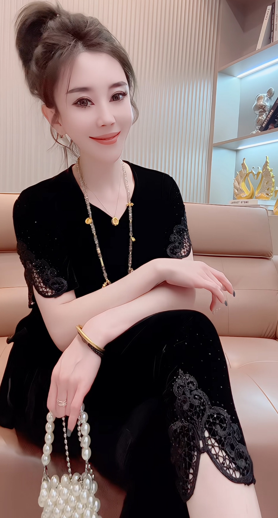 时尚气质名媛套装女2026夏新款纯色蕾丝花边拼丝绒短袖上衣小脚裤
