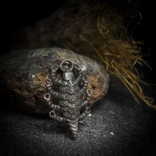 复古个性项链莲师火焰九头铁蝎子忿怒莲师铁蝎吊坠饰品男女用挂坠