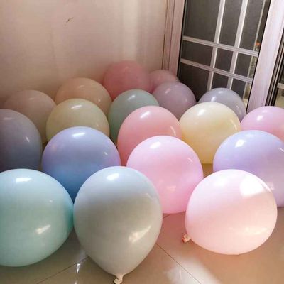 马卡龙色双层气球婚房布置