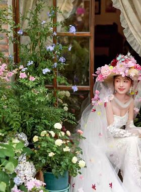 外景田园风婚纱照粘花带纱草帽