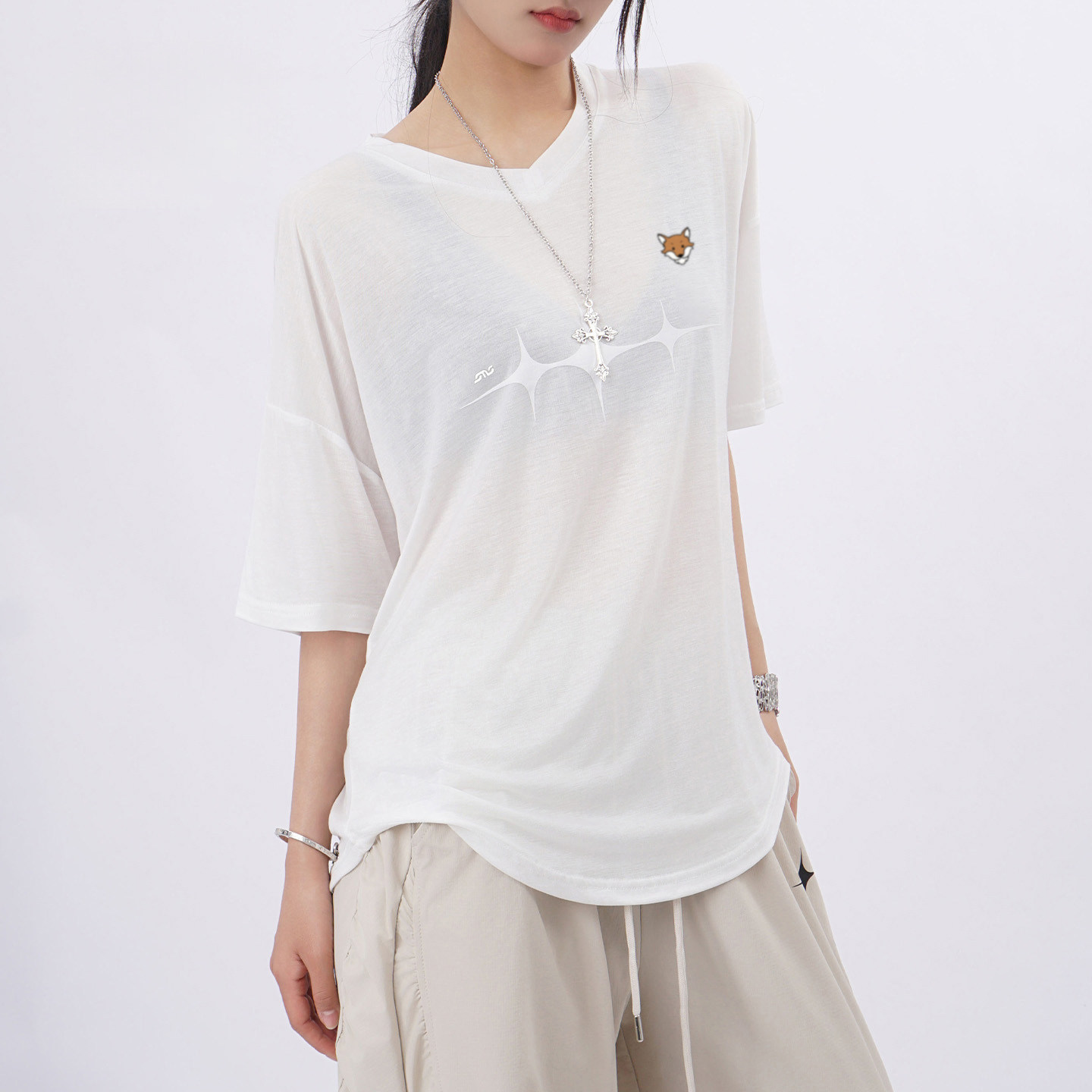 April Fox英国 小狐狸白色防晒罩衫女 宽松慵懒微透冰丝短袖上衣