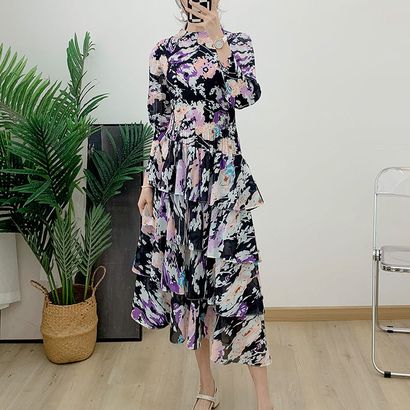 气质连衣裙春装女新款感褶皱胖mm大码女装黑色碎花裙时尚优质日韩