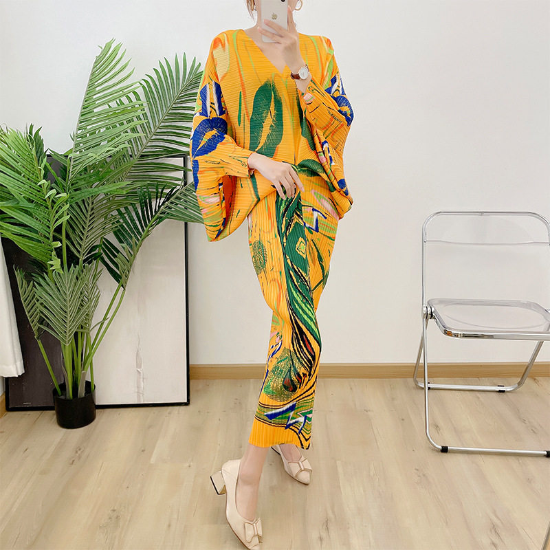 褶皱v领连衣裙夏季新款宽松大码洋气印花大版女裙子欧美优质日韩