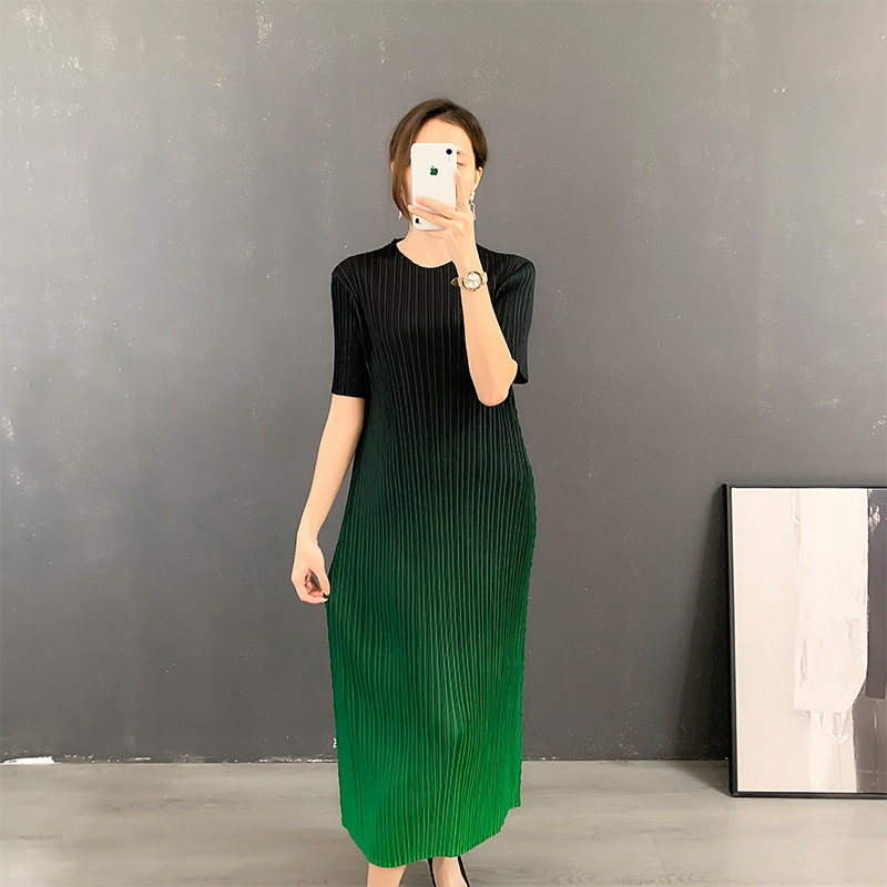 褶皱圆领渐变色百褶裙夏季新款绿色连衣裙女轻奢长裙显瘦优质日韩