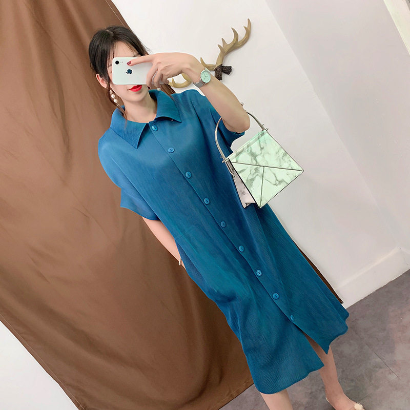 衣尚褶皱排扣连衣裙夏季新款翻领短袖压褶宽松大码百褶裙优质日韩