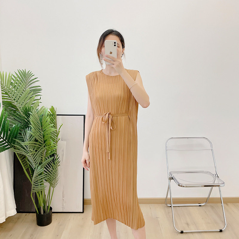 褶皱系带连衣裙夏新款女圆领无袖修身a版型宽松直筒裙优质日韩