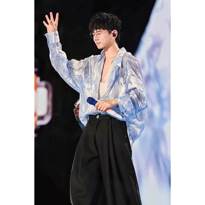 欧洲张杰明星同款【1982巡回演唱会】宽松休闲翻领设计衬衣蓝外套