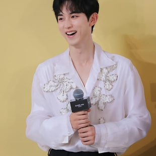 垂感休闲长袖 男女法式 衬衣潮 手工立体蝴蝶钉珠衬衫 郭俊辰明星同款