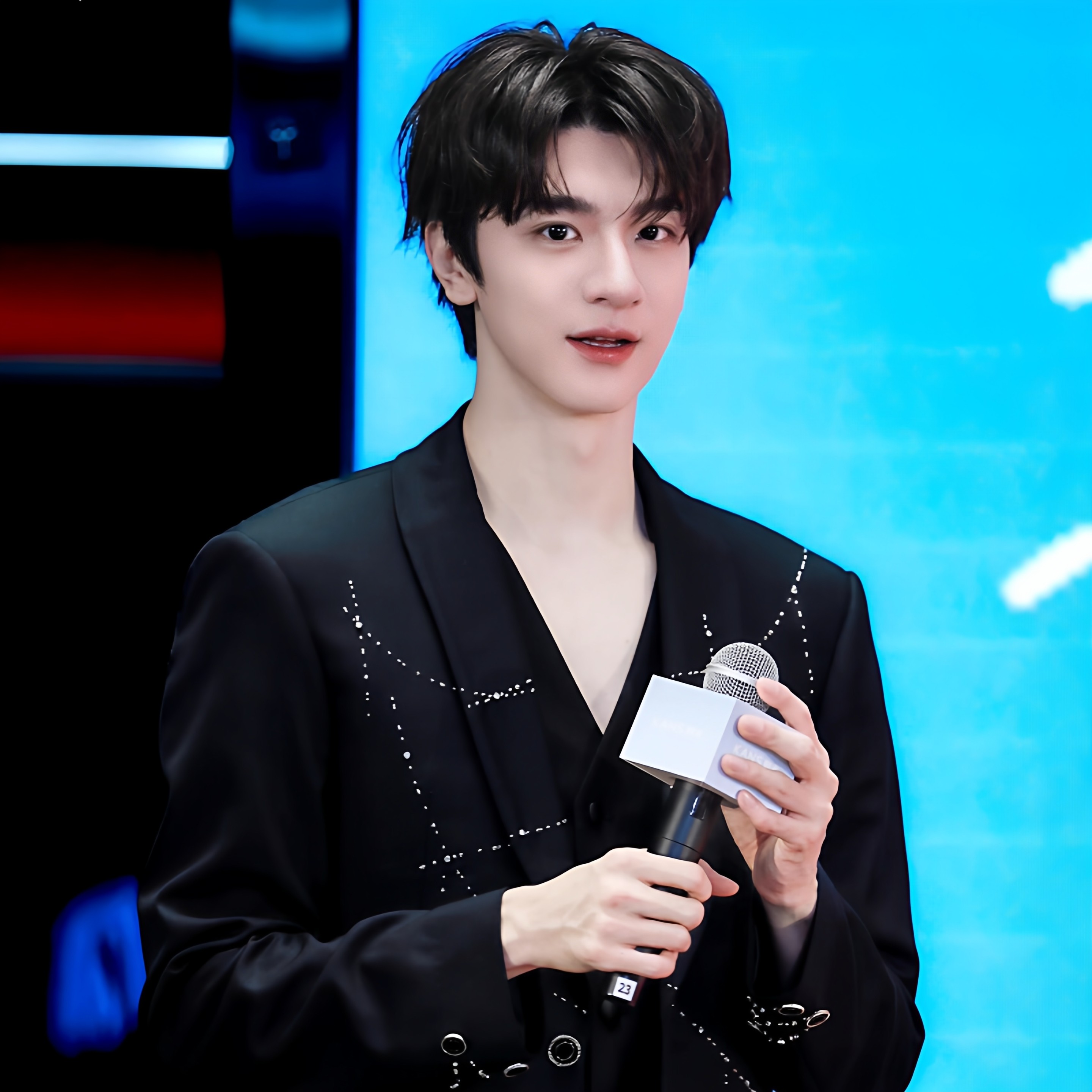 明星林一同款黑色烫钻设计感西装上衣男士休闲高级感垫肩西服外套,男装,休闲西服,淘宝优惠券,粉丝福利购,淘宝优惠卷