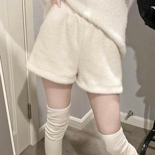 Ruibbit仿水貂绒短裤白色可爱温柔宽松显瘦女秋冬毛绒松紧百搭a字