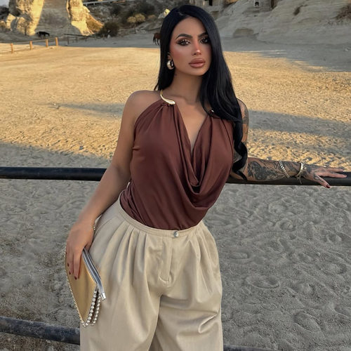时尚挂脖低胸荡领背心女 Fashion neck hanging vest top women