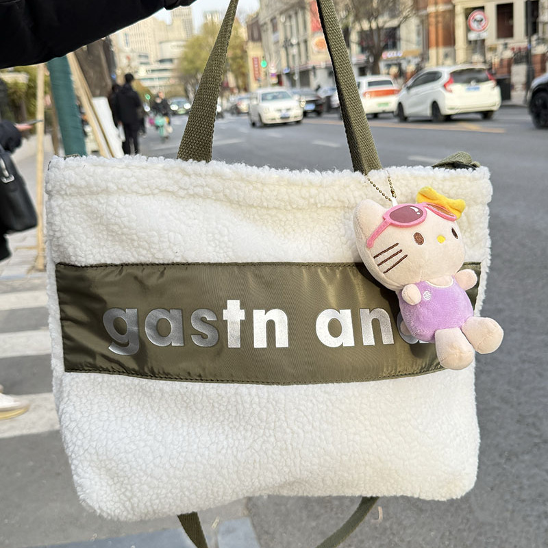 日韩秋冬款百搭实用银色字母羊羔毛自制斜挎包学生补课袋通勤单肩