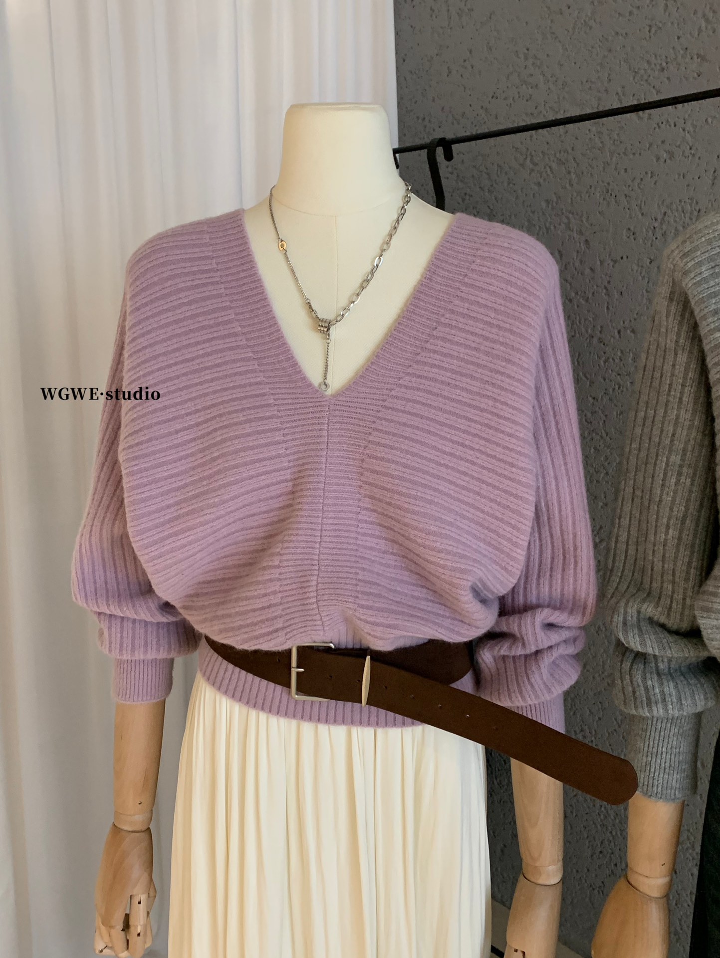 WGWE 秋冬季慵懒风V领显瘦坑毛衣女长袖针织衫上衣（配皮带）