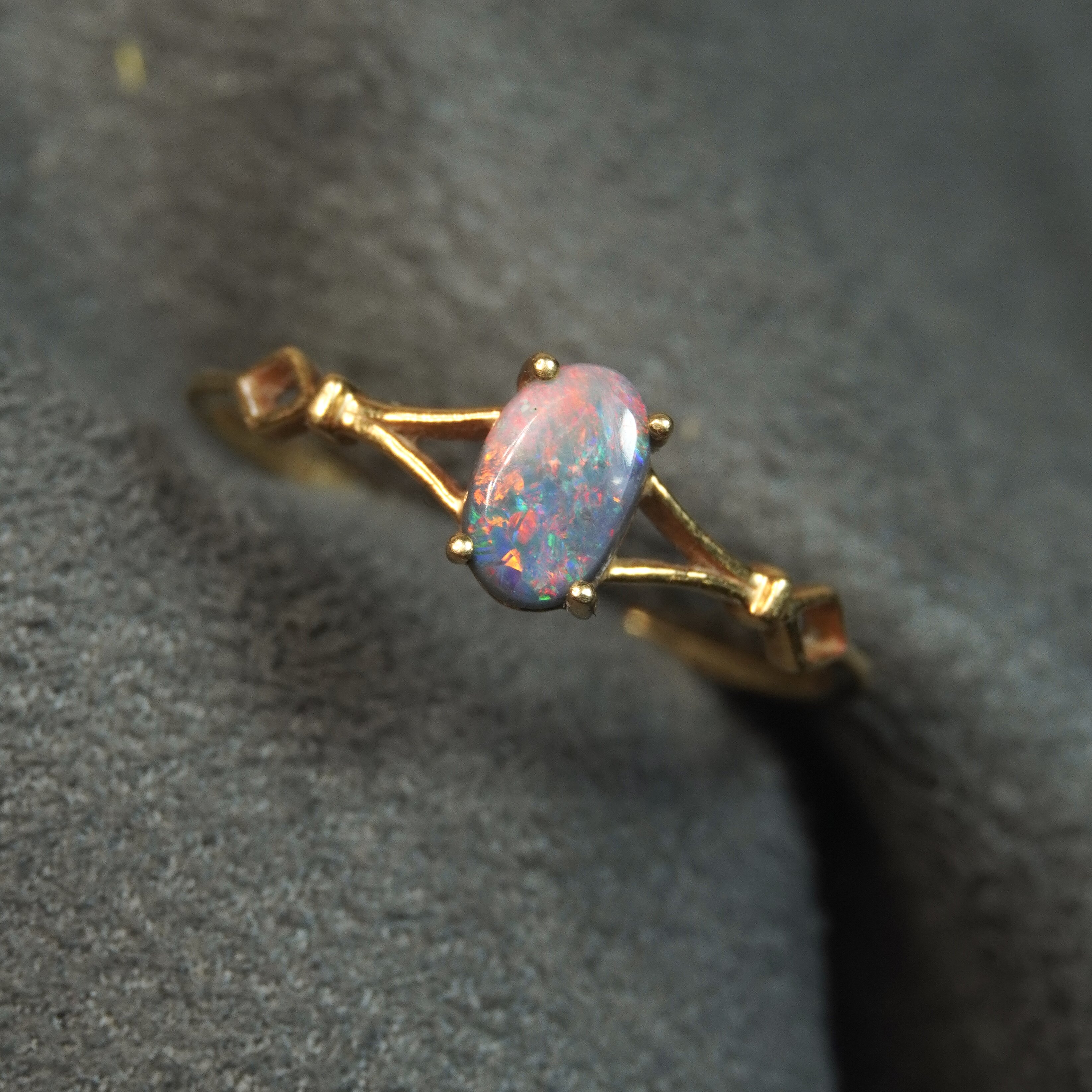 18k金澳大利亚黑欧泊项链吊坠