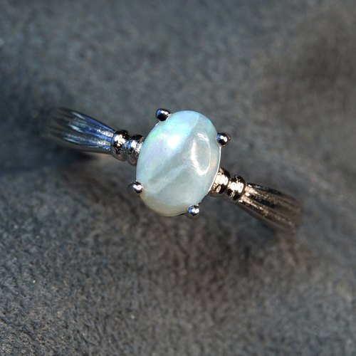 澳大利亚黑水晶欧泊戒指