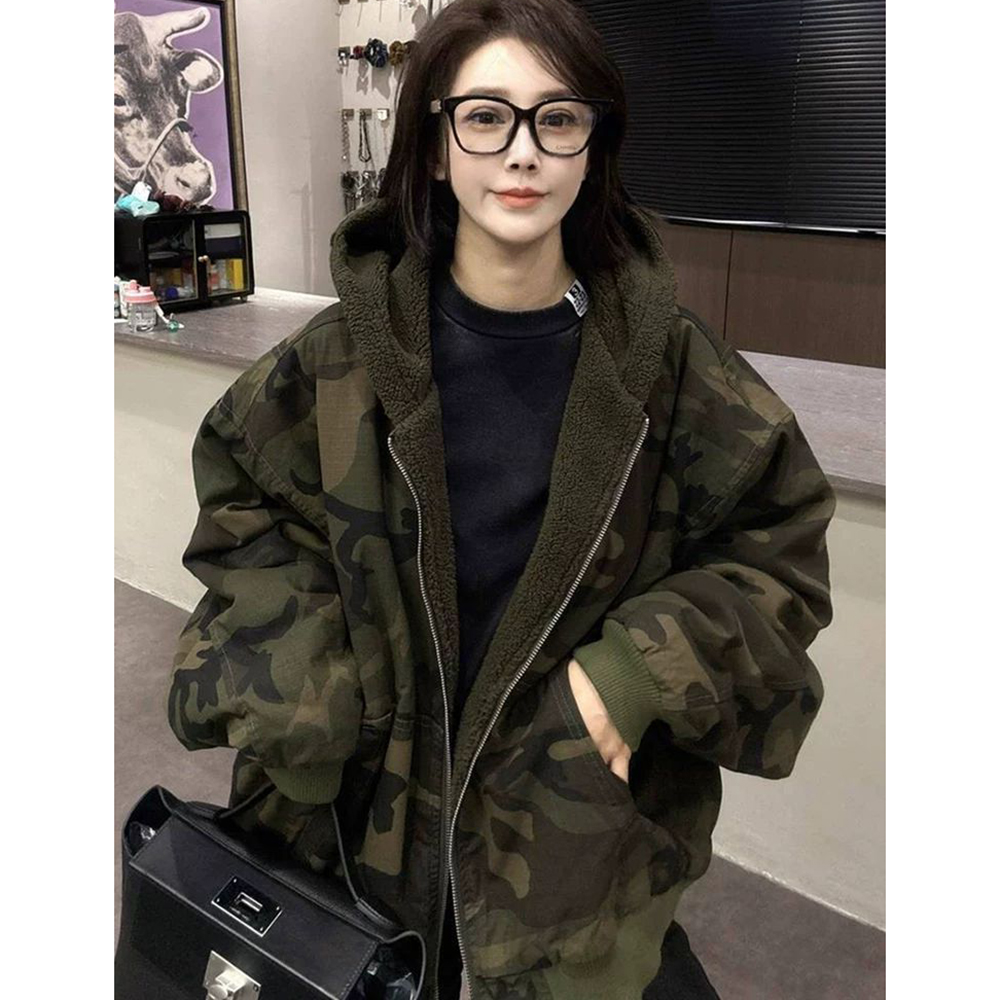 胖mm特大码300斤连帽迷彩加绒厚款外套女秋冬季洋气休闲拉链上衣