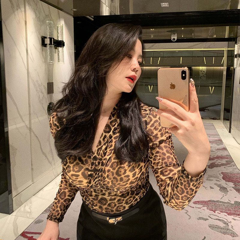 胖mm特大码300斤豹纹深v领长袖t恤女春秋内搭打底衫性感轻熟上衣